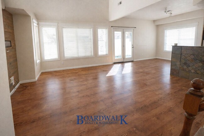 Foto del edificio - Quiet Riverton 3 Bed Home – Garage & Yard