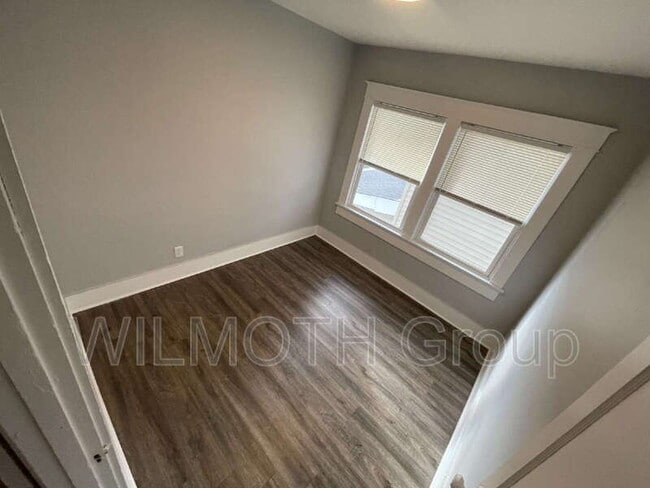 Foto del edificio - 129 W Hendricks St