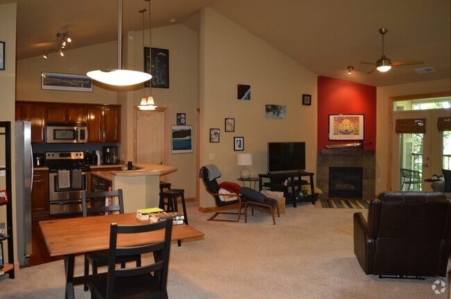 Building Photo - 8253 Mayo Dr