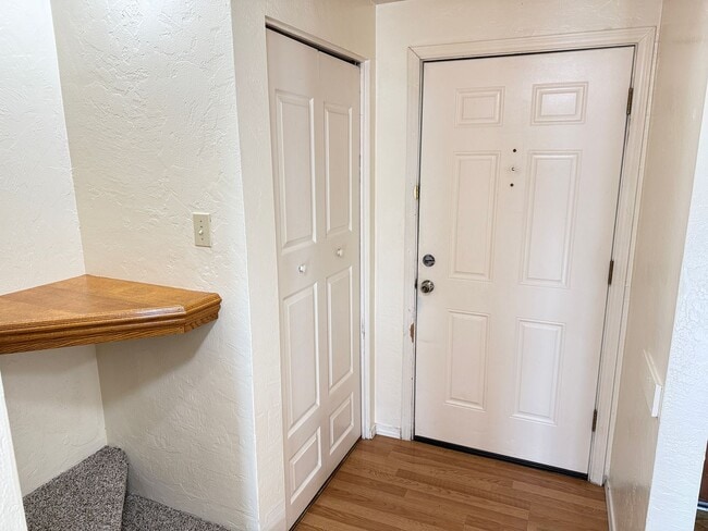 Building Photo - Updated 2 bedroom, 1 bath with garage!