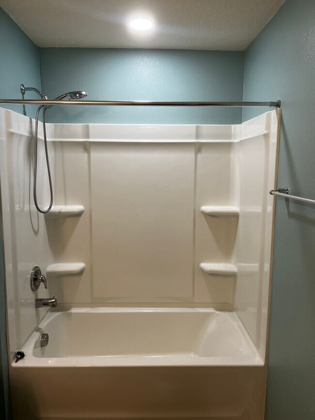 Foto del edificio - 4/2 centrally located!!