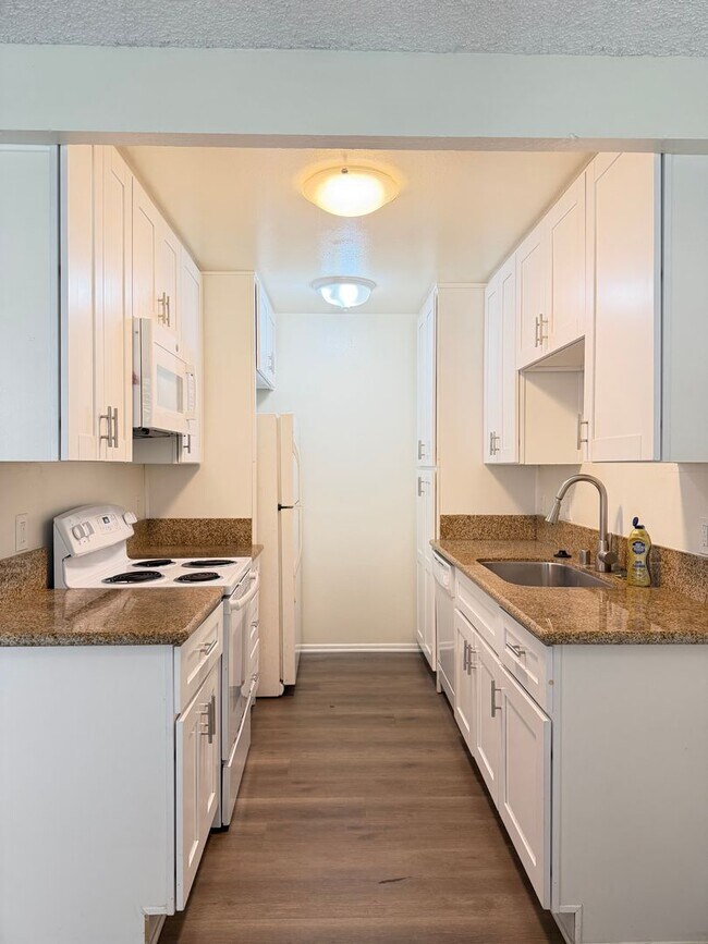 Foto del edificio - *Spacious 1 Bedroom in La Jolla!*