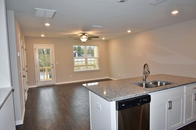 Building Photo - Gorgeous luxury 2BD/2.5BA M'boro townhome ...