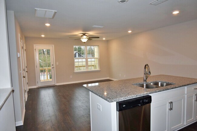 Foto del edificio - Luxury M'boro townhome w/garage, 2BD suites, washer/dryer, across from MTSU!