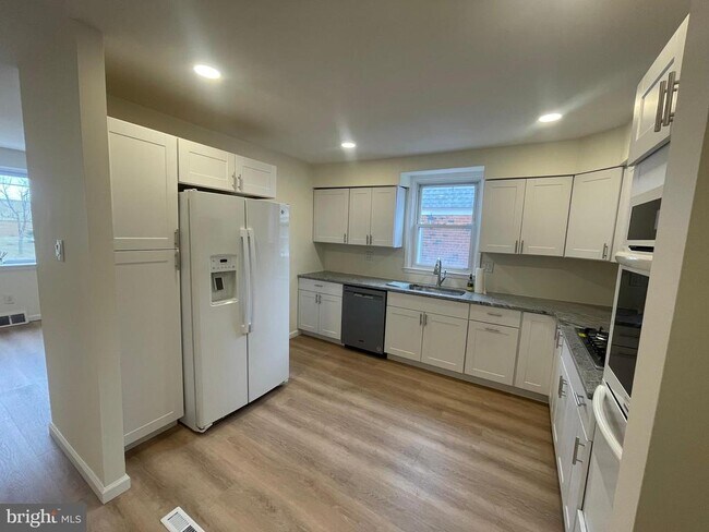 Foto del edificio - 1230 Napfle Ave