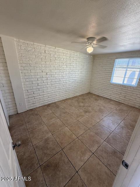 Building Photo - 2333 W Glenrosa Ave