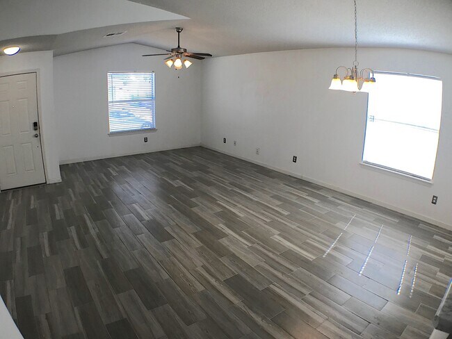 Building Photo - East El Paso 3 bed Refrig A/C