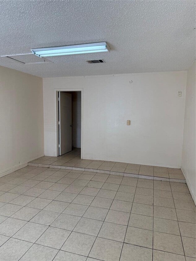 Foto del edificio - 12800 Chromite St