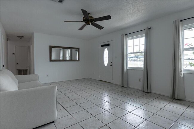 Building Photo - 809 Florida Pkwy
