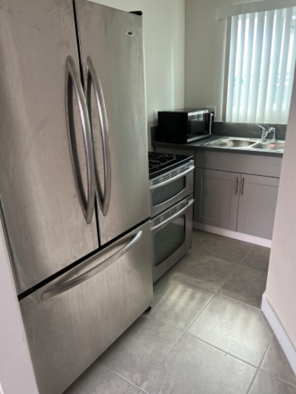 Foto del edificio - 6612 Light Breeze Dr