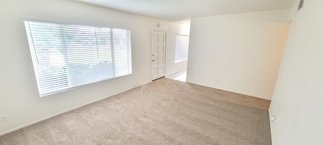 Building Photo - Chandler Townhome
