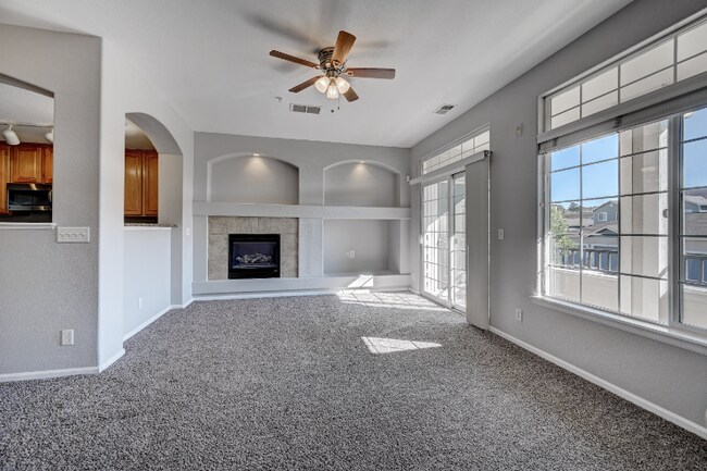 Building Photo - 431 Black Feather Loop