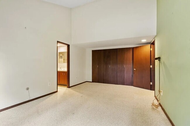 Building Photo - 445 Old Stone Brk