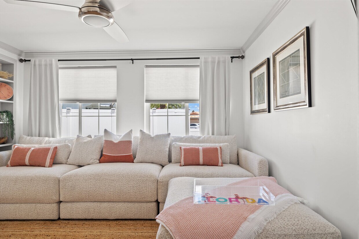 Foto principal - 11225 2nd St E
