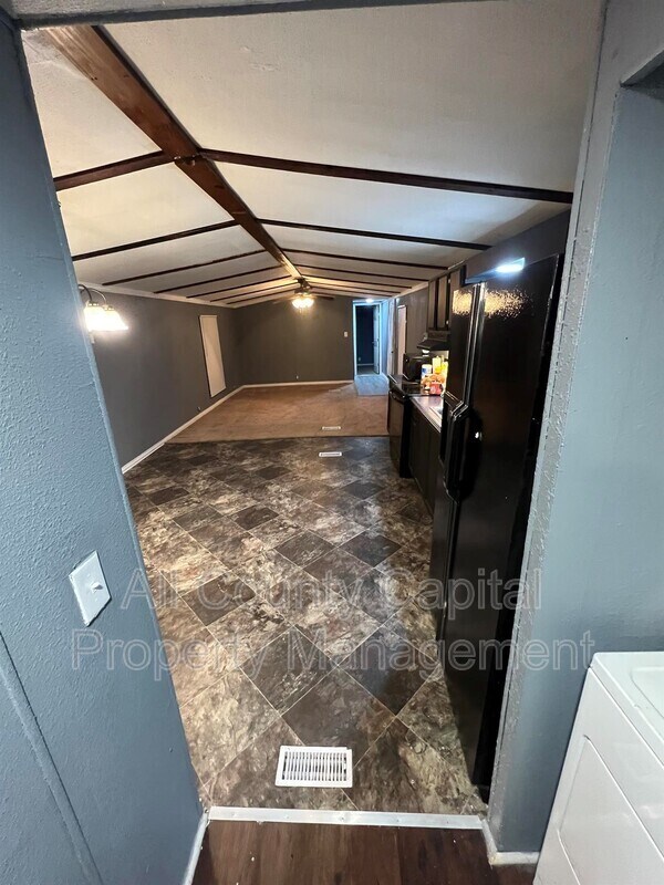 Building Photo - 102 Fentress Star