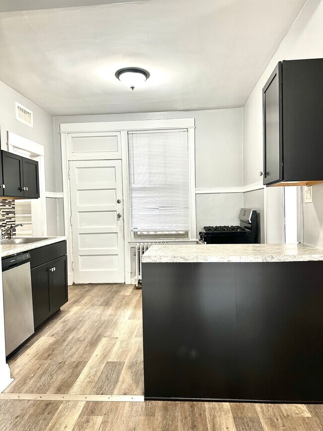 The Rosemont 12141224 W Rosemont Ave Chicago, IL Apartments for