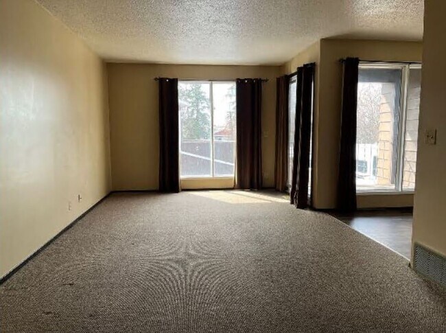 Photo du bâtiment - 3 Bed 1.5 Bath Unit in Olds, AB