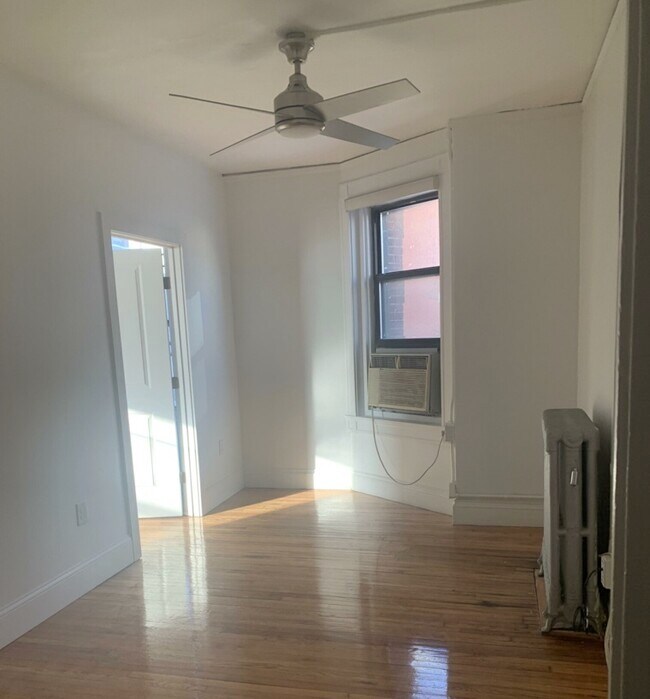 Foto del edificio - 79 Westland Ave