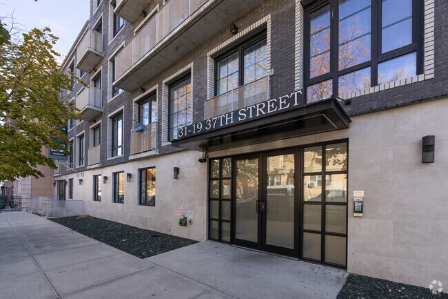 Entrada - 31-21 37th St