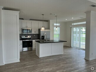Building Photo - 568 Plaza Del Sol
