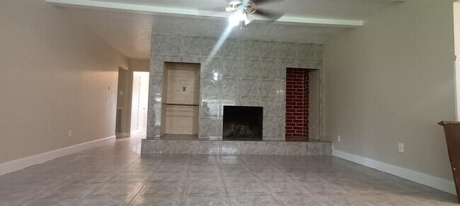 Foto del edificio - 7502 Winkle Wood Ln