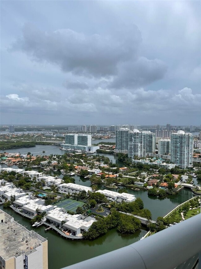 Foto del edificio - 15901 Collins Ave