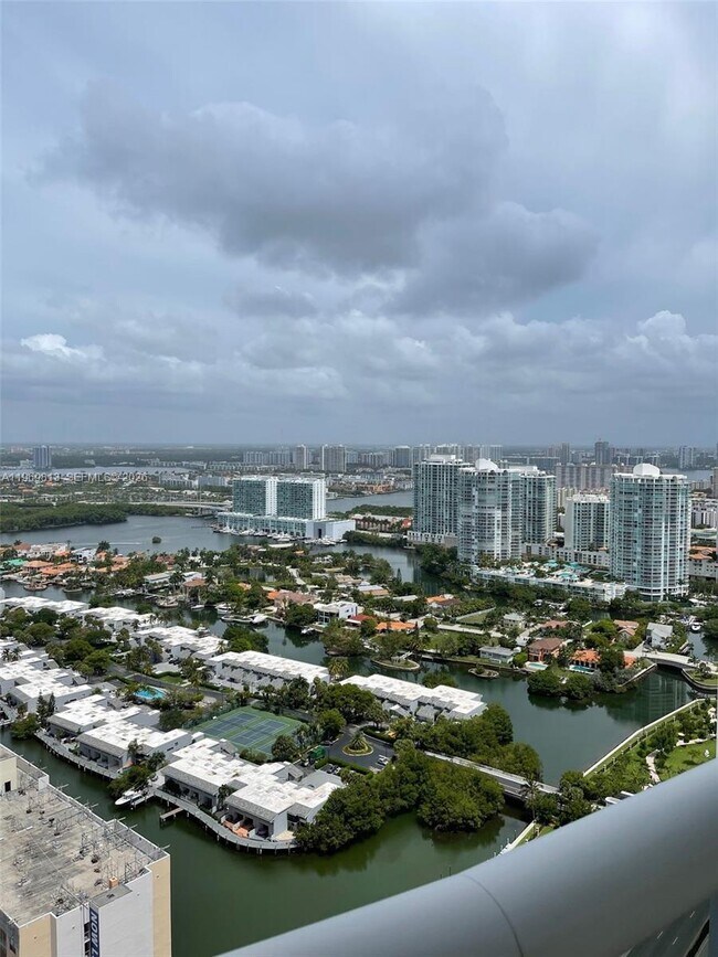 Building Photo - 15901 Collins Ave