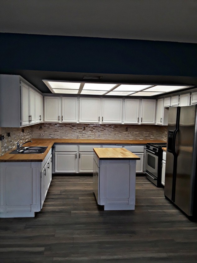 Primary Photo - 203 N Cimarron Rd