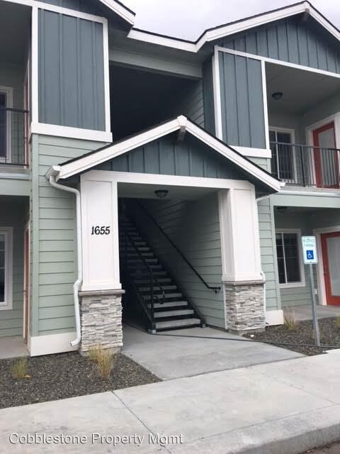 Foto del edificio - 1655 N Madderlake Ave
