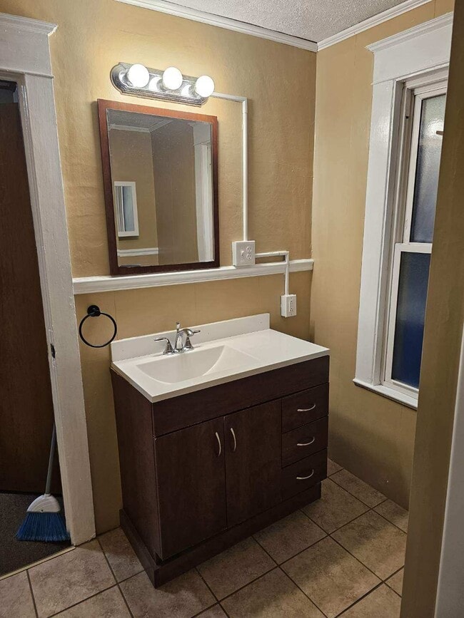 Building Photo - 29 Forest Pl