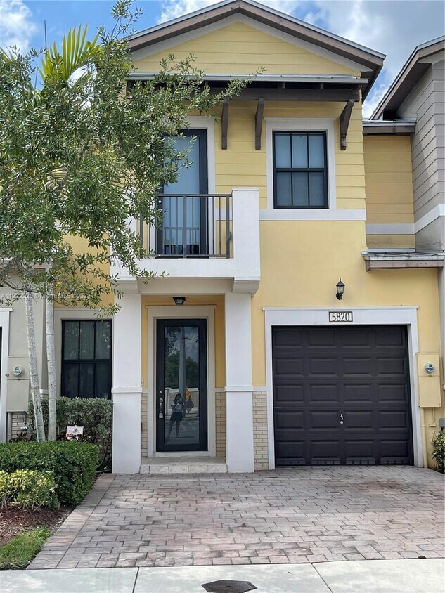 5820 NW 104th Ct, Medley, FL 33178 Townhome Rentals in Medley FL