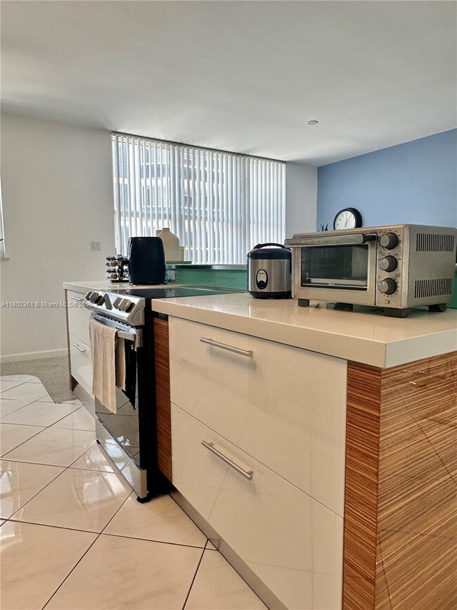 Building Photo - 4747 Collins Ave
