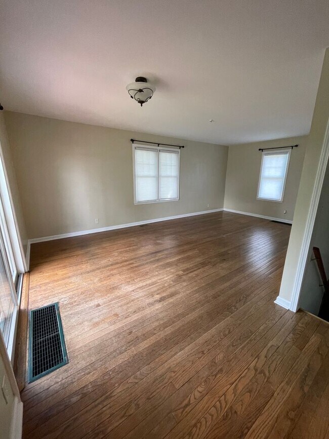 Foto del edificio - 3 Bedroom/1 Bath Single Family in Suncrest Close to Medical Facilities - Available 8/05/2026