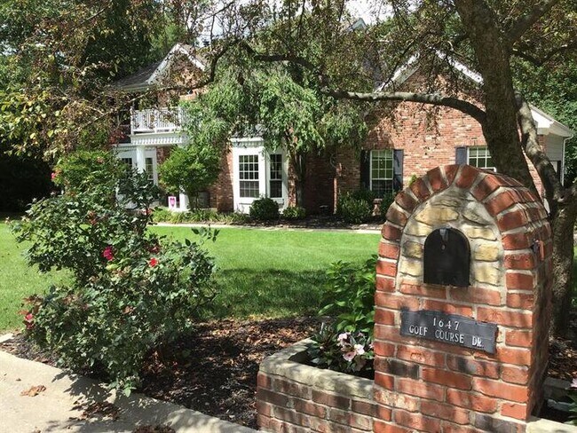 Building Photo - 1647 Golf Course Dr