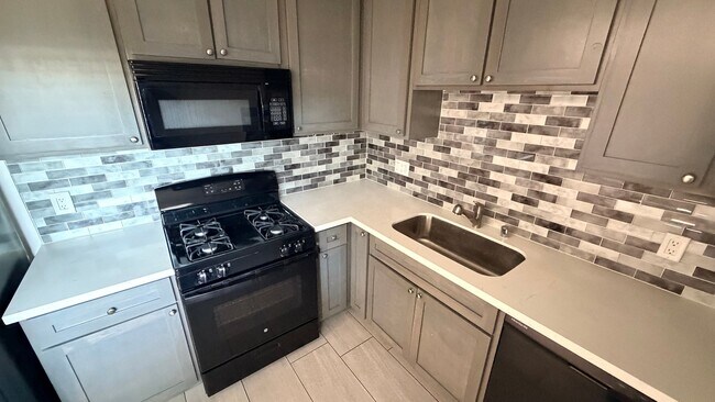 Foto del edificio - 15483 Moorpark St
