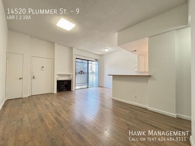 Foto del edificio - 14520 Plummer St