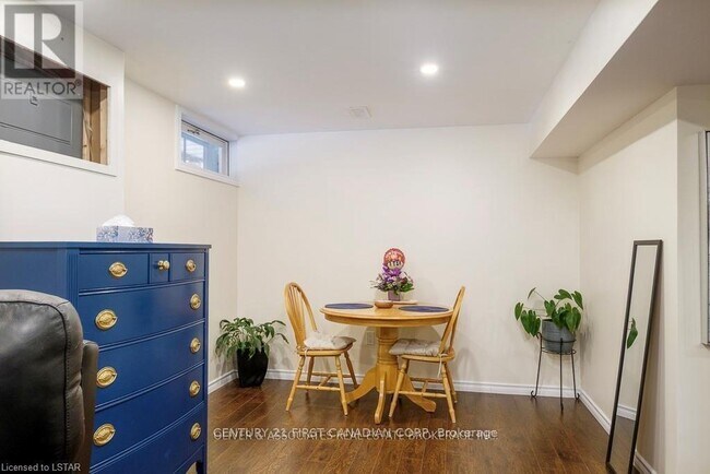 Building Photo - 341 Vesta Rd