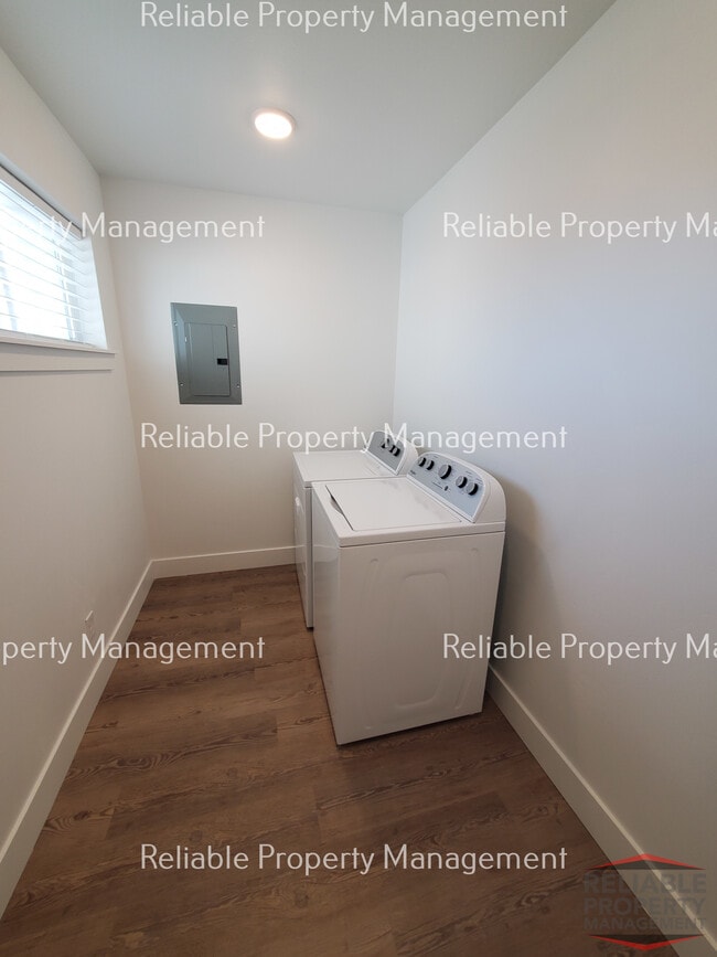 Building Photo - 1058 Jaylee Dr
