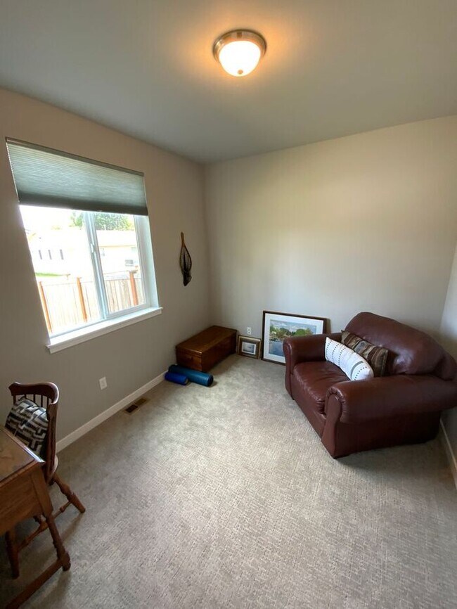 Foto del edificio - Centralia 4bdr brand new home 2 garage & s...