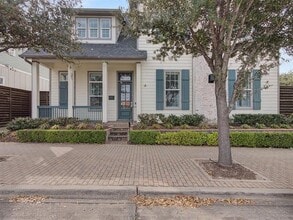 Building Photo - 704 18th St