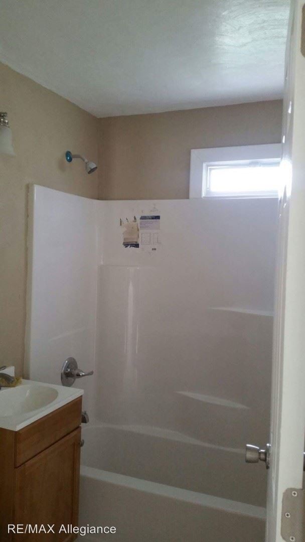 Building Photo - 2 br, 1 bath House - 33 GROVE STREET