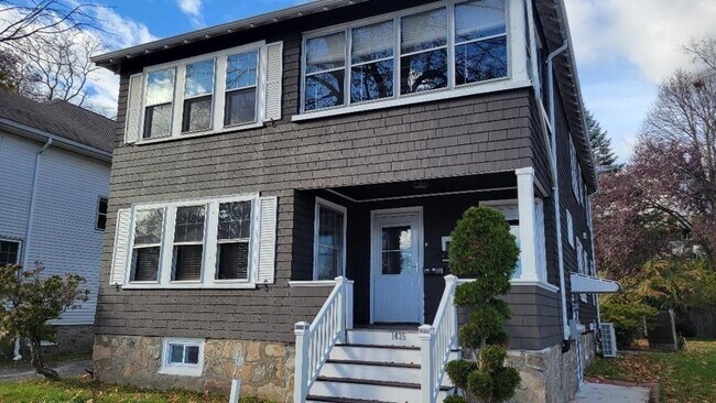 Foto del edificio - 1435 Centre St