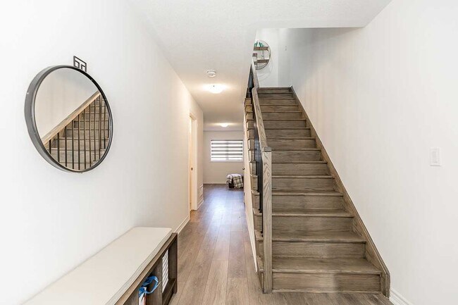 Photo du bâtiment - Beautifully Designed 3-Storey Townhouse