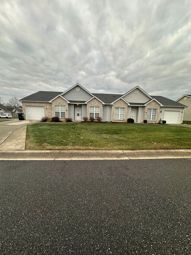 2 Bedroom Townhouse in Campbell County - 2 Bedroom Townhouse in Campbell County