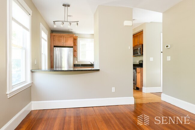 Foto del edificio - 254 Upland Rd