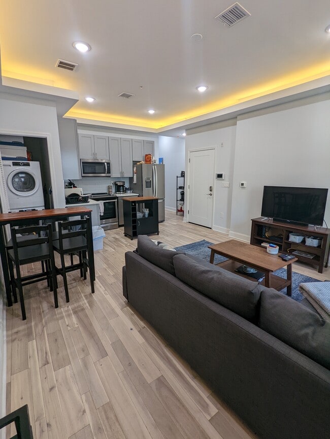 Building Photo - 717 Walnut St