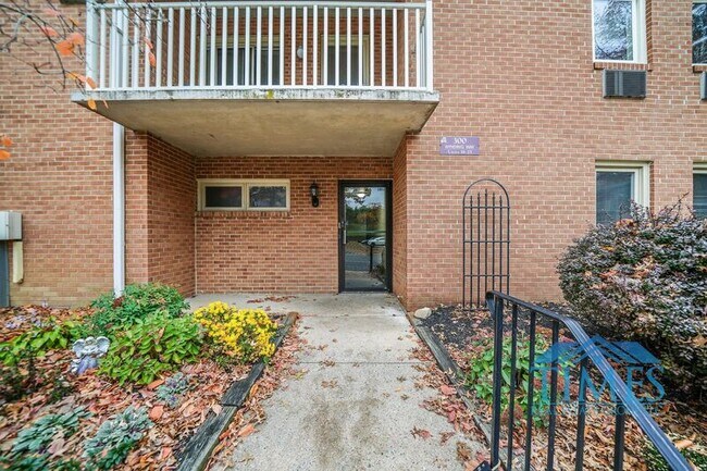 Building Photo - 300 Winding Way