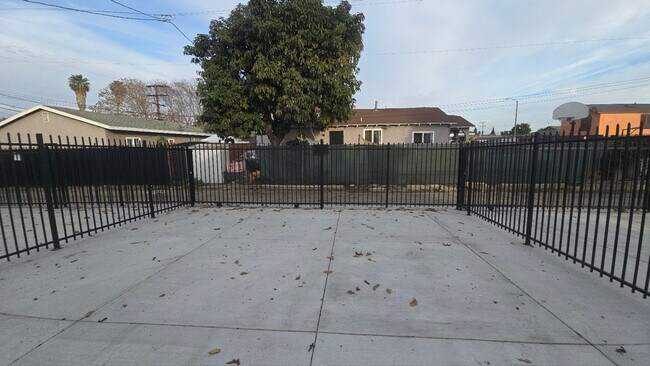 Building Photo - Graham(10422)