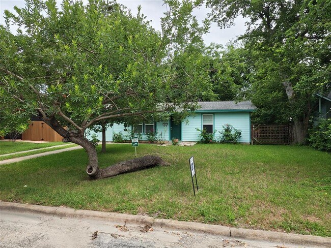 Foto del edificio - 3207 Locke Ln