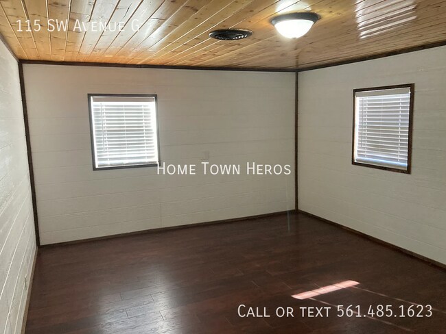 Foto del edificio - 115 SW Ave G